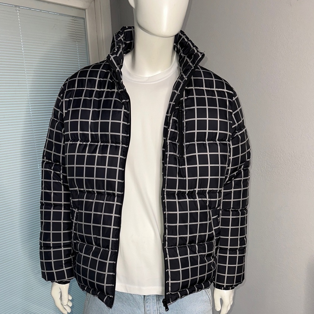 Forever 21 Men's Black and White Grid Puffer Jacket